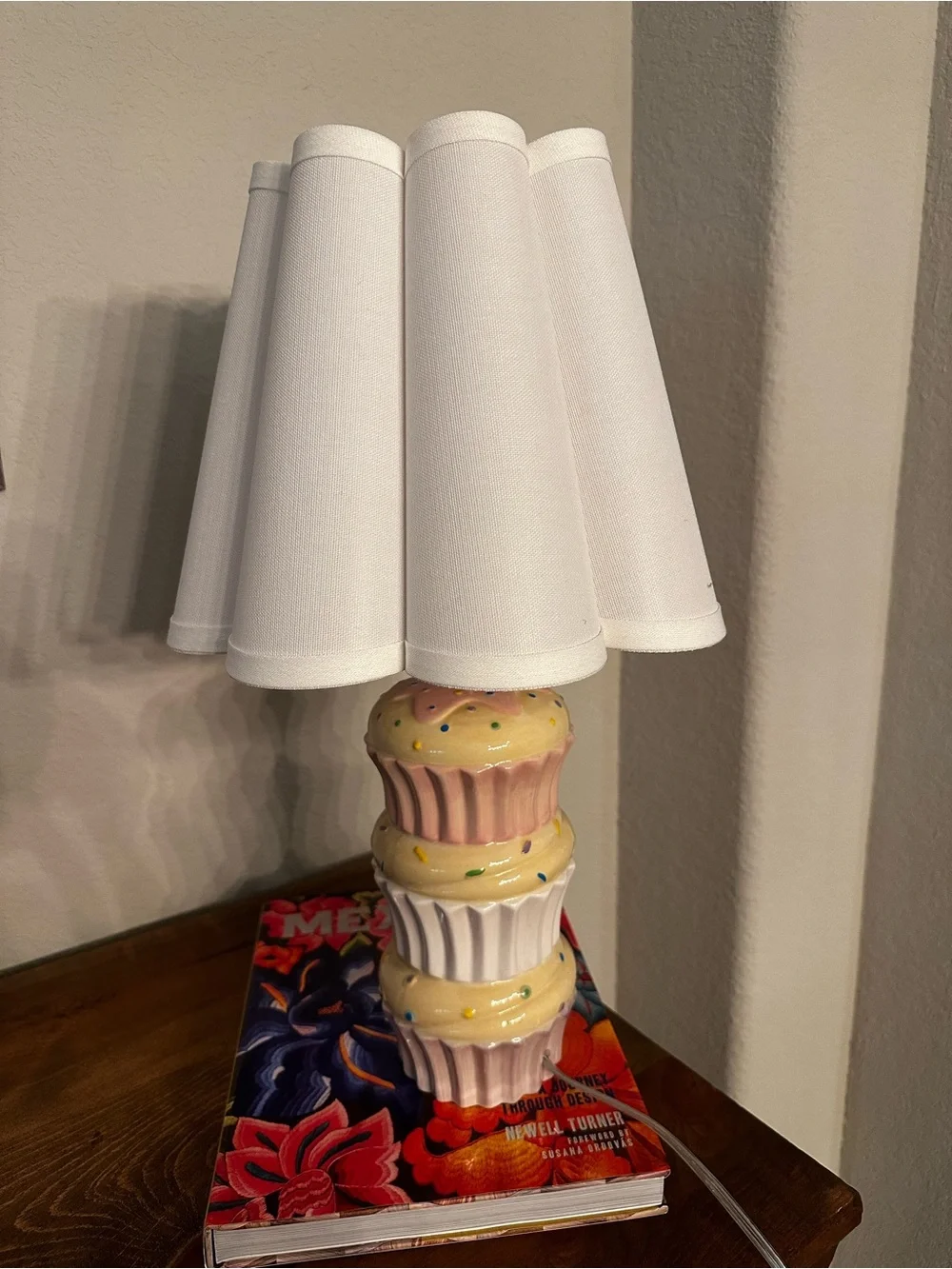 White Cupcake Stack Table Lamp - Viral